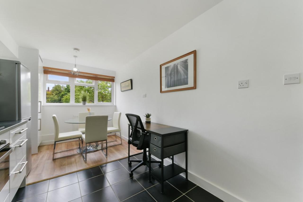 Spacious, Quiet And Modern Apartment London Kültér fotó