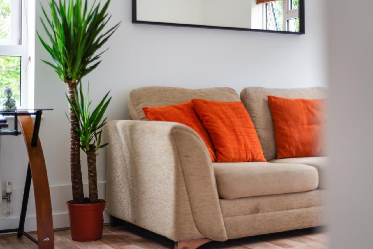 Spacious, Quiet And Modern Apartment London Kültér fotó