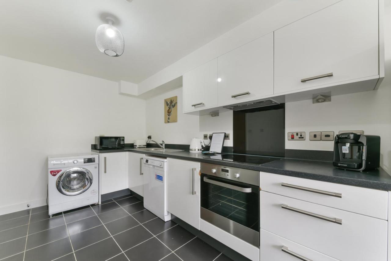 Spacious, Quiet And Modern Apartment London Kültér fotó