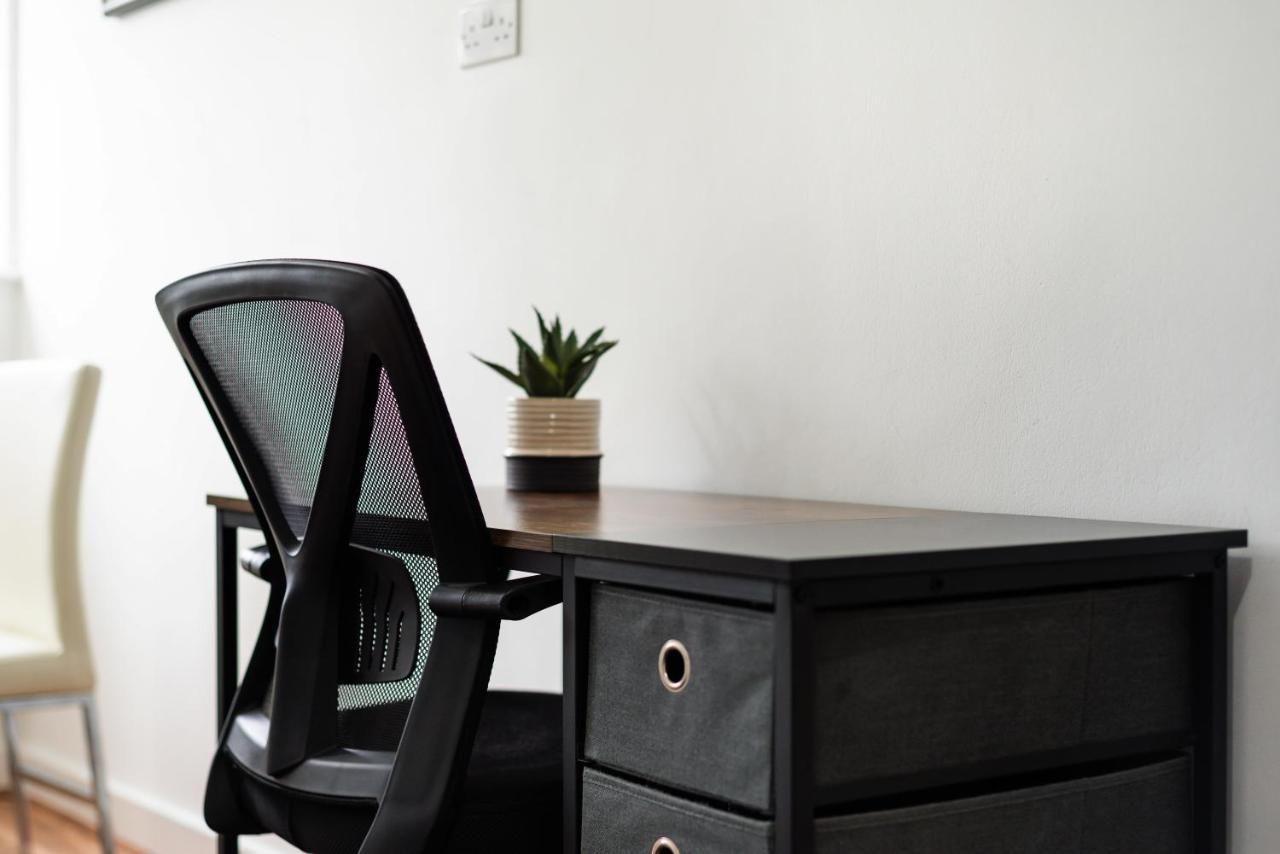Spacious, Quiet And Modern Apartment London Kültér fotó
